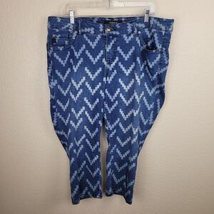 Torrid Denim Medium Wash Chevron Print Cropped Jeans Size 16 (2523)